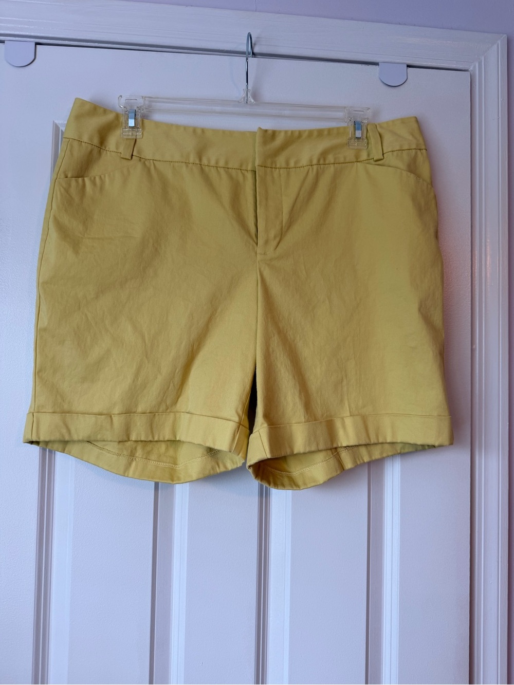 INC Women’s 16W light lime green. Tailored Shorts Cuffed Hem